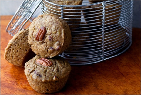 Quinoa Muffins (via <a href="http://well.blogs.nytimes.com/2010/09/24/theres-something-about-quinoa/">nytimes</a>)